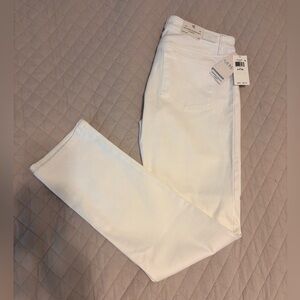 Ralph Lauren Women's White Modern Straight curvy Jeans. Size 6 NWT